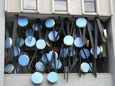 blue sculpture thingies