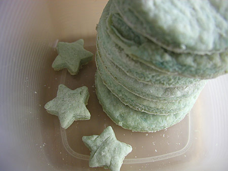 seafoam green xmas cookies that taste like ass